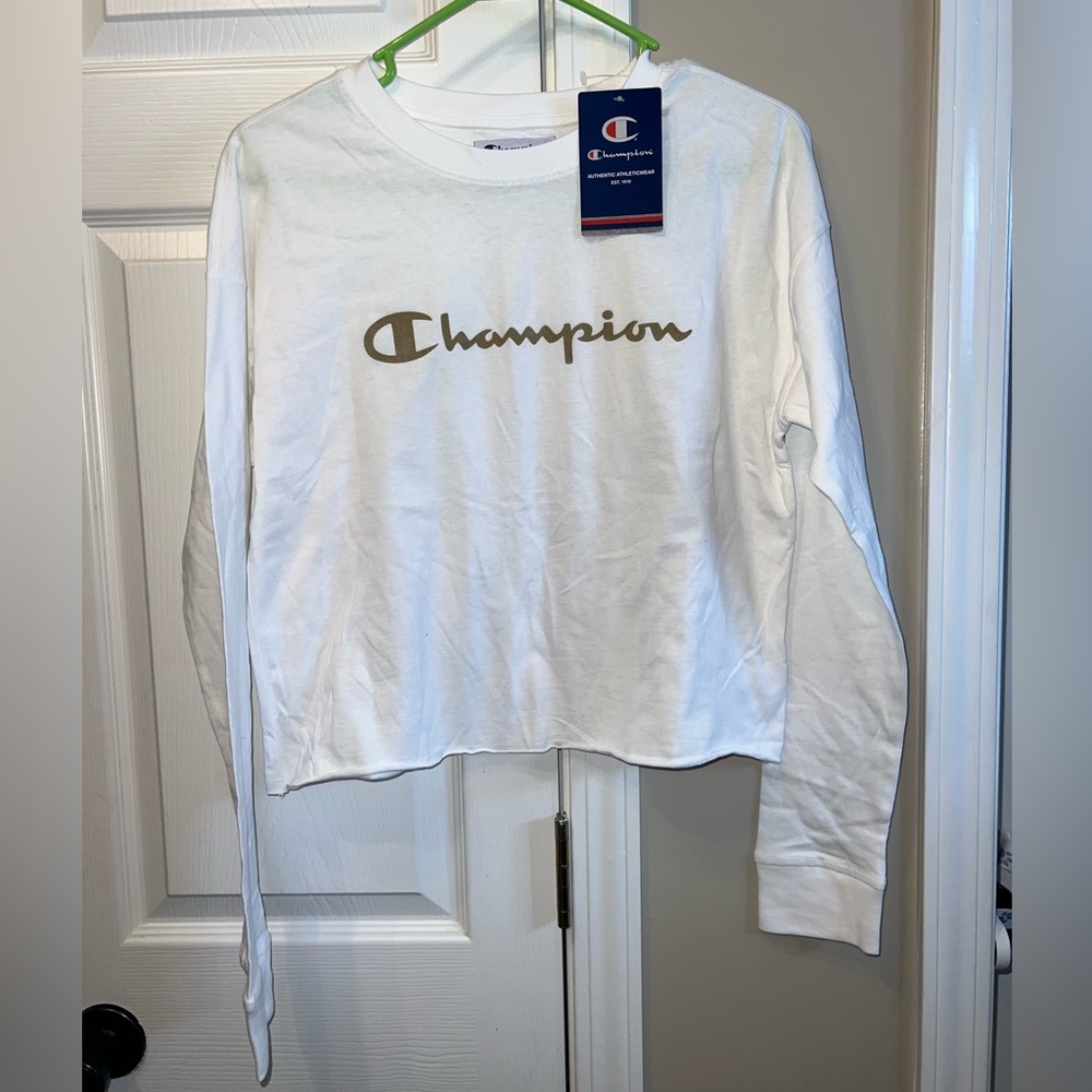 Brand new with tags Women’s cropped champion long sleeve tee size M